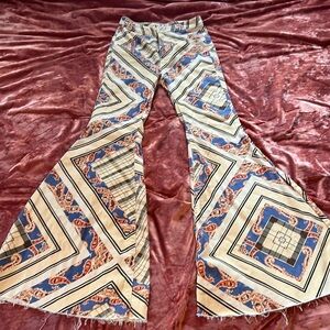 We The Free Paisley Print Flare Jeans
Size 27